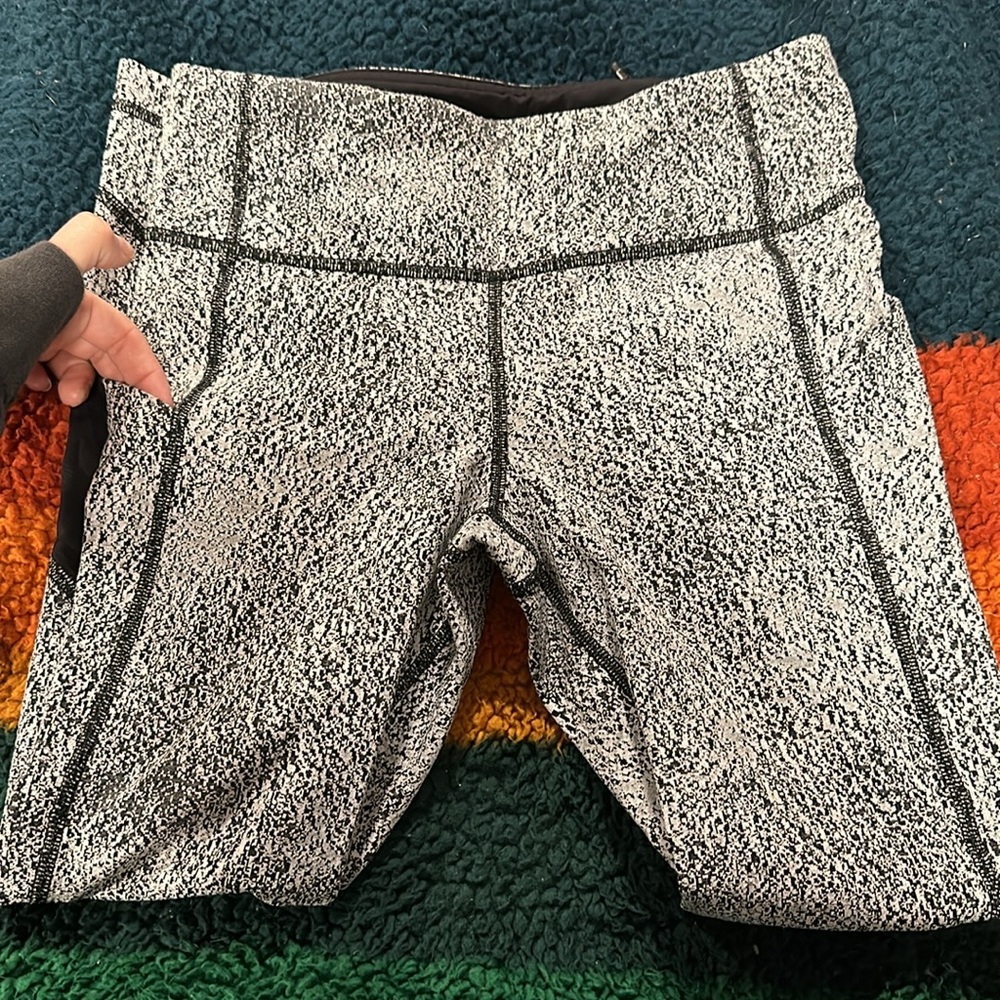 Lululemon Cropped Leggings - Picture 3 of 5